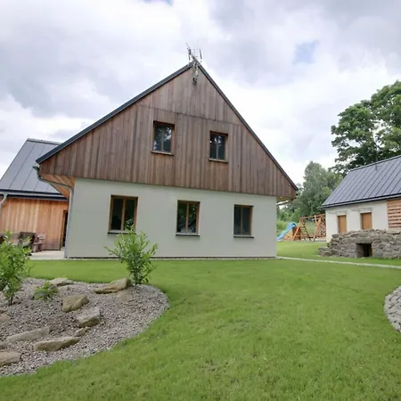 Vila Beautiful With Transportation Facilities *
